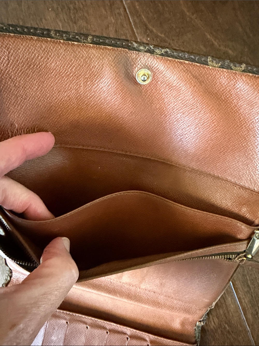 Authentic Louis Vuitton wallet converted into purse on chain - Picture 6 of 14